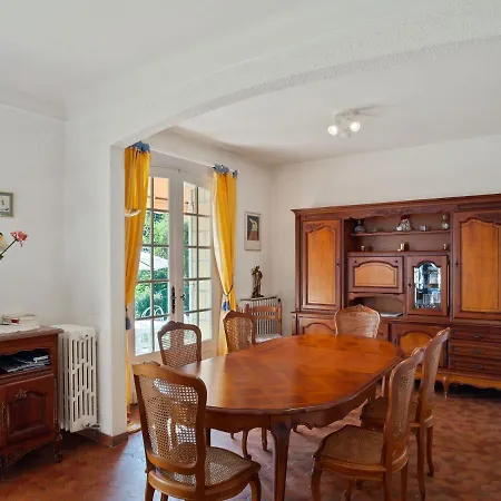Superb With Private Garden In V Lines Vélines